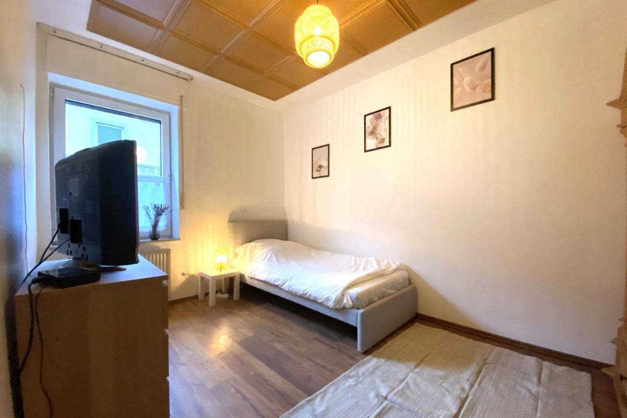 Cozy Apartment In Oberhausen Oberhausen  Exteriör bild