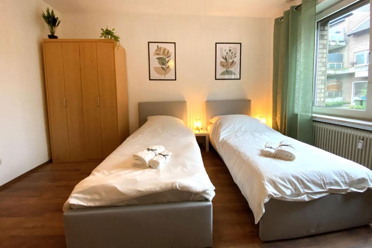 Cozy Apartment In Oberhausen Oberhausen  Exteriör bild