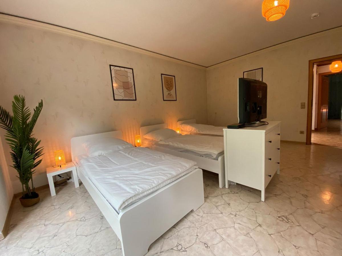 Cozy Apartment In Oberhausen Oberhausen  Exteriör bild
