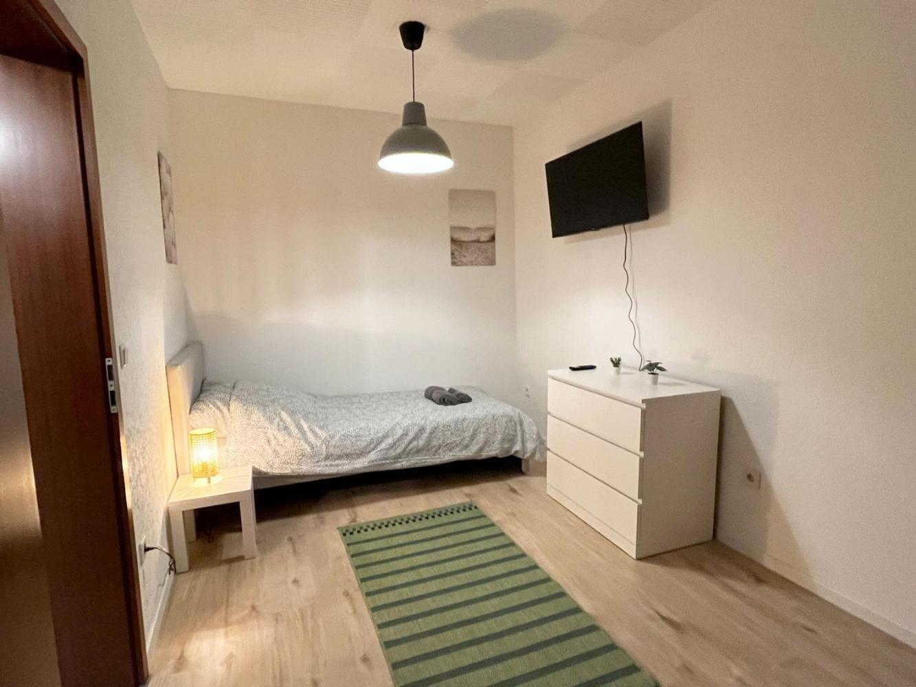 Cozy Apartment In Oberhausen Oberhausen  Exteriör bild